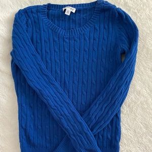 💙 St. John’s Bay cable knit sweater 💙